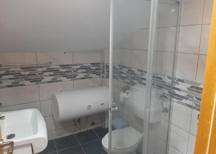 Miodragovic - Nedaleko Od Sneznika, 100 Metara Pre Bazena * Vrnjačka Banja