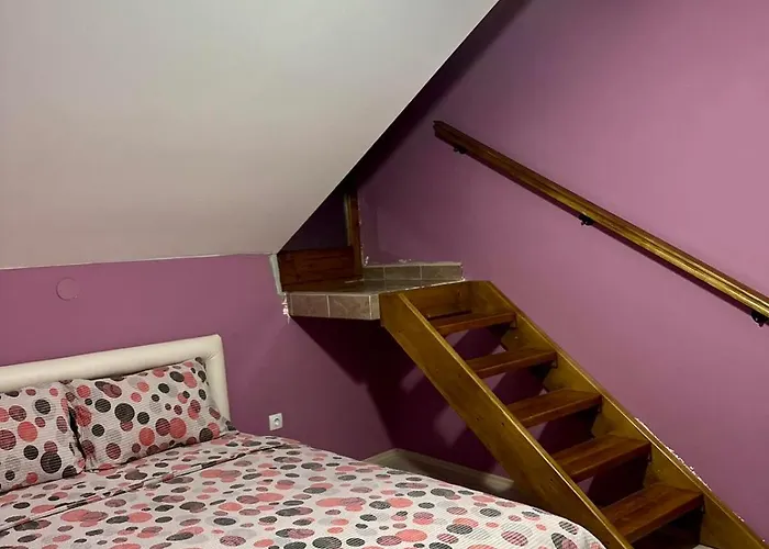 Miodragovic - Nedaleko Od Sneznika, 100 Metara Pre Bazena *